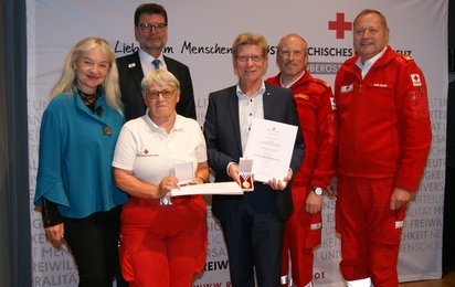Die geehrten mit Präsident, Bezirkssstelleleiterin BH und BGL