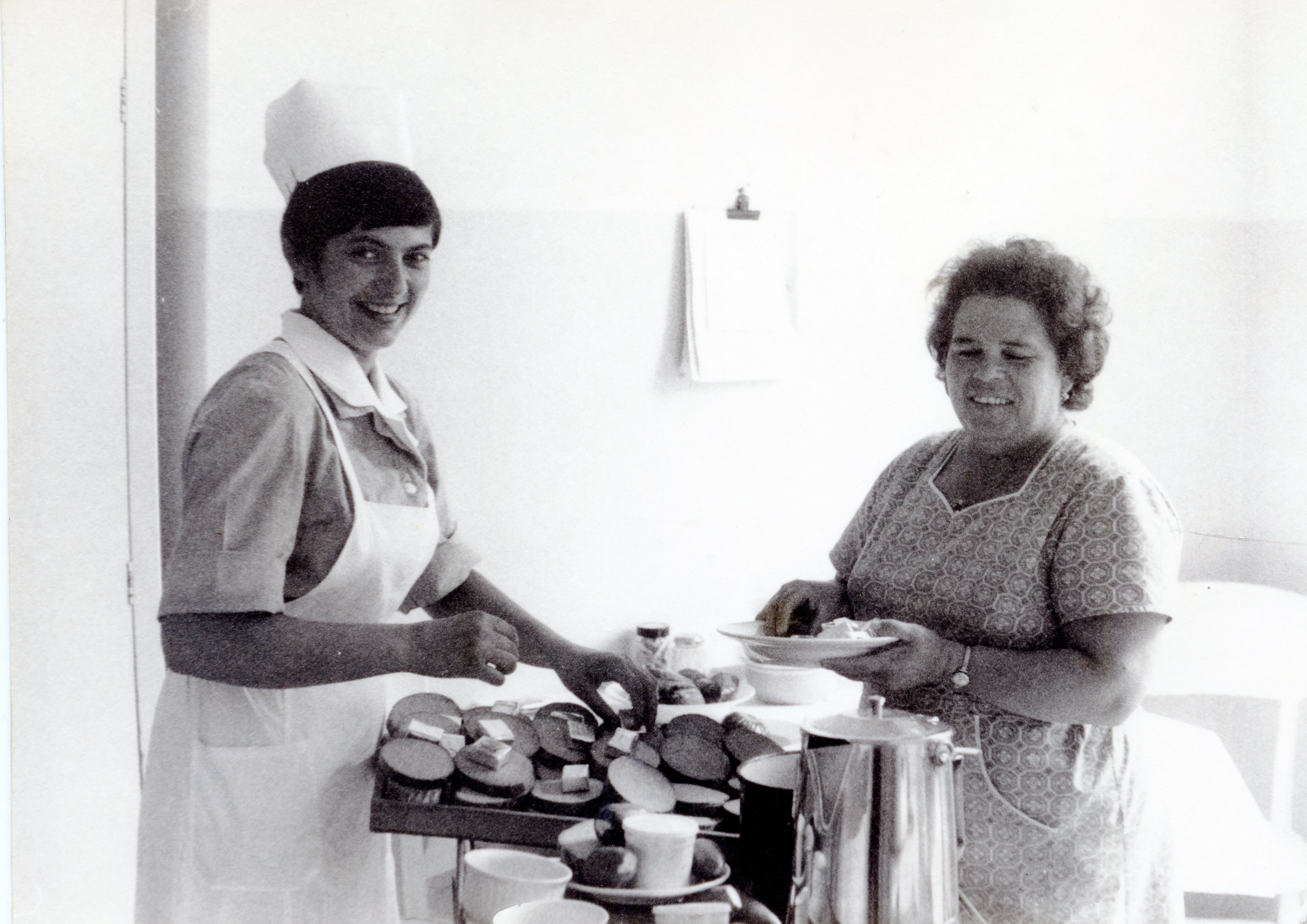 Frau Lessel mit einer Patientin