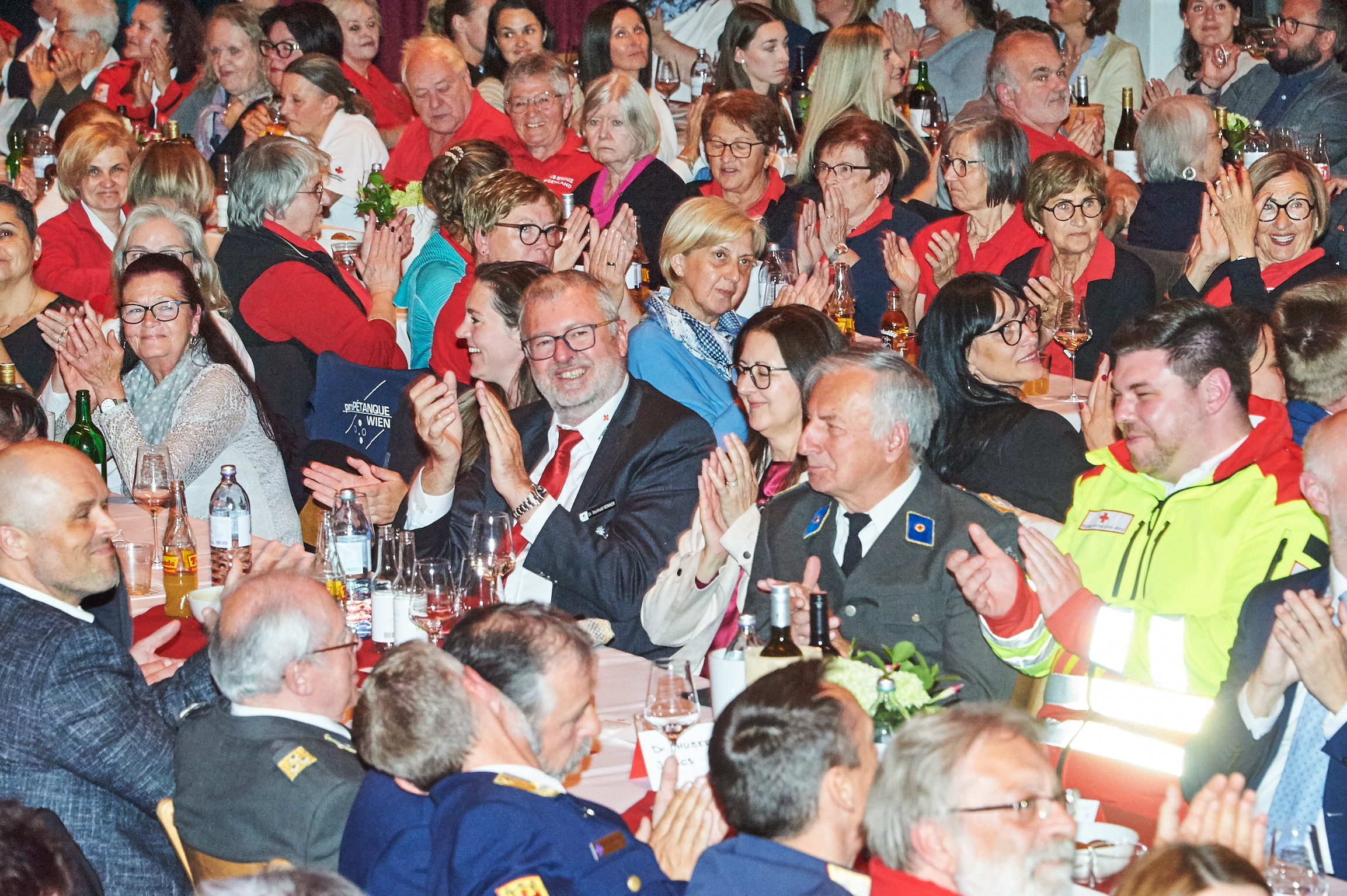 Applaudierende Publikumsgäste