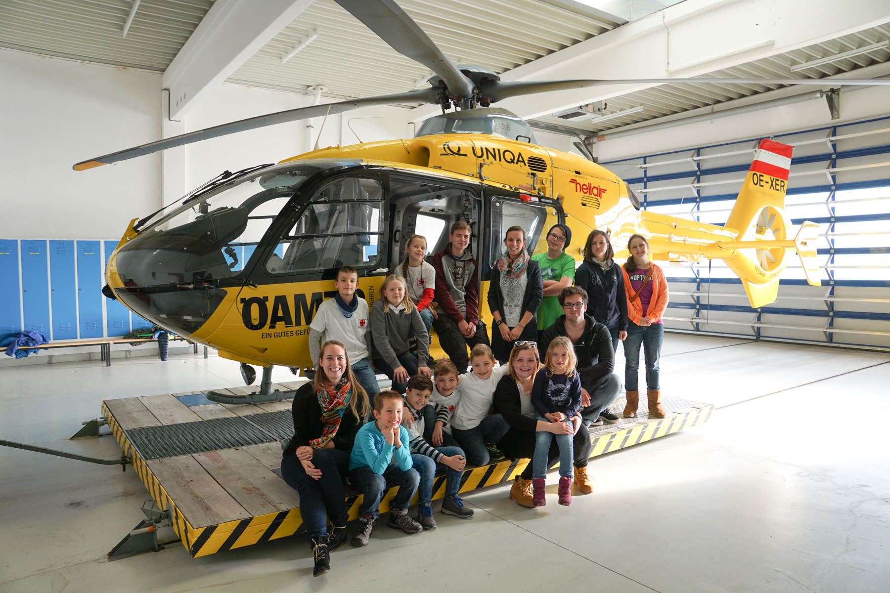 Besuch beim Rettungshubschrauber - © RKJ Brunn Besuch beim Rettungshubschrauber