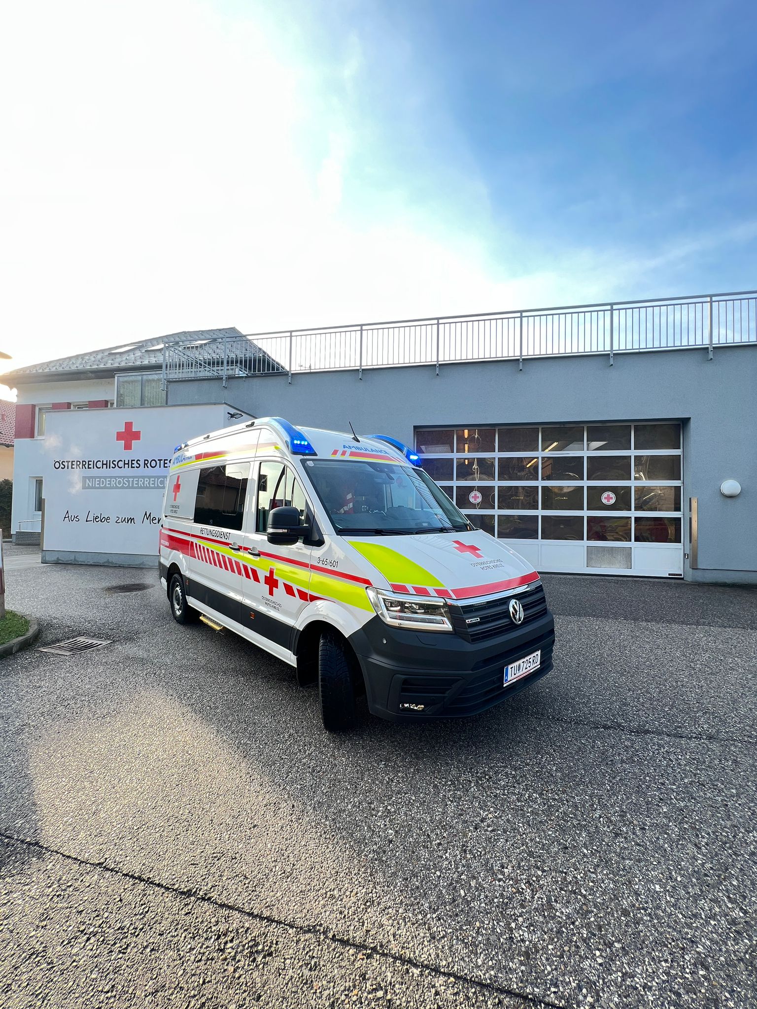 Neuer Rettungswagen – Rotes Kreuz