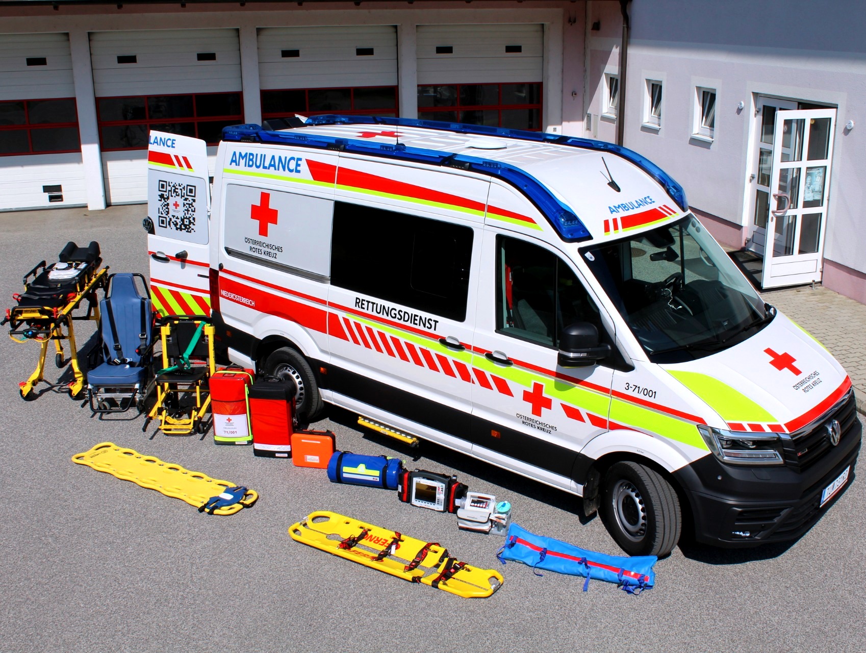 Neuer Rettungswagen 71/001 Rotes Kreuz