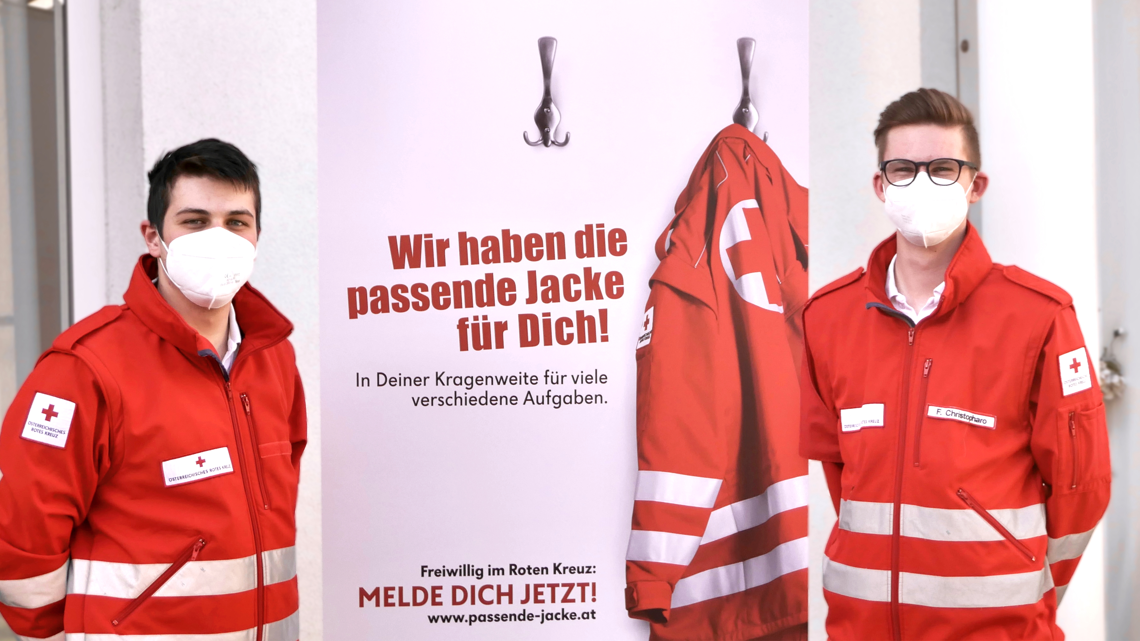 Zivildienst-Ende - © ÖRK/LV NÖ | Claus Diem Felix und Manuel traten am 31.07.2020 ihre praktische Ausbildung zum Rettungssanitäter an.