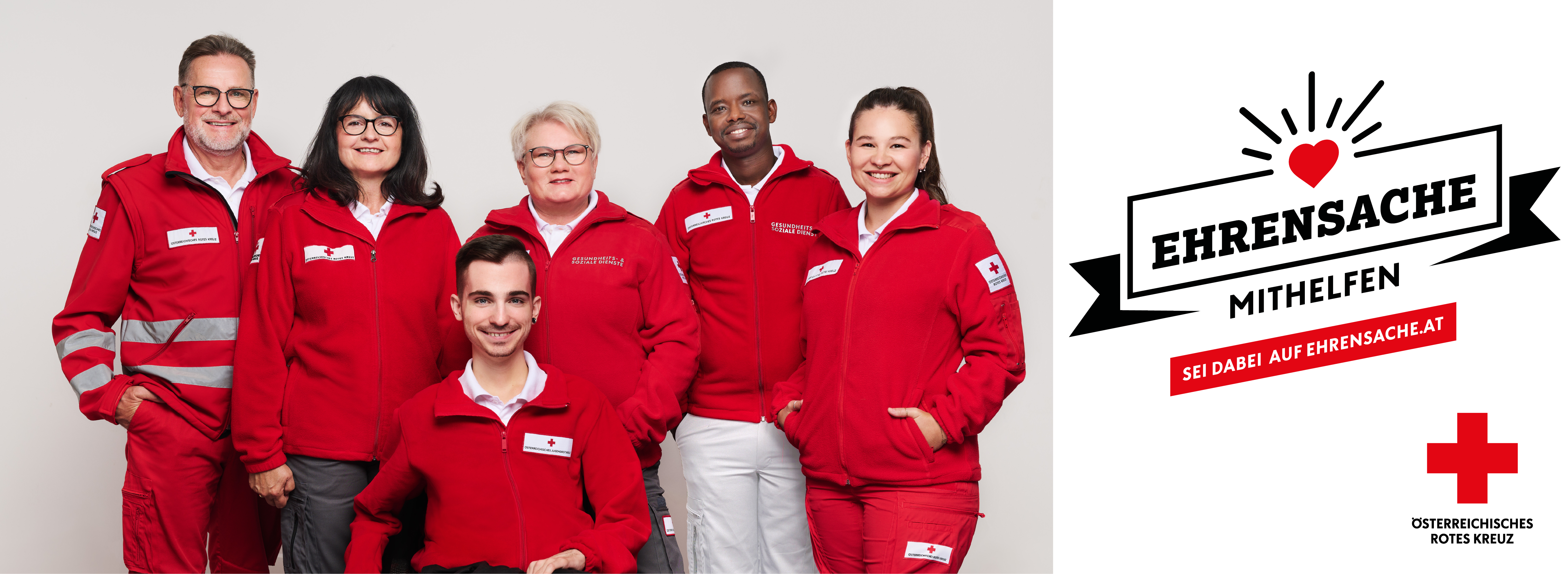 Gruppenfoto von Rotkreuz-Kolleg:innen