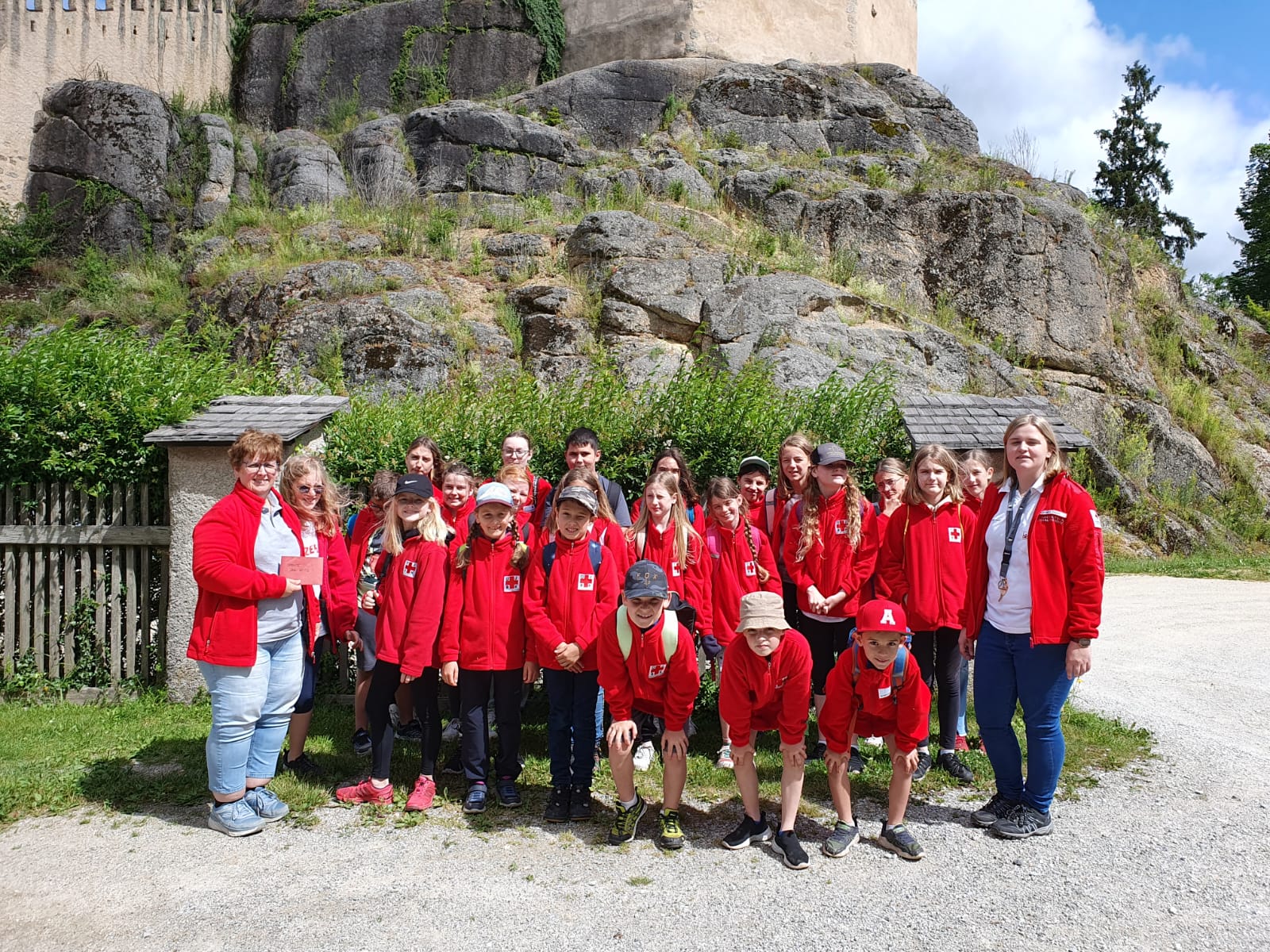 © rknoe JRK Spitz übergibt Spende an Kinderburg
