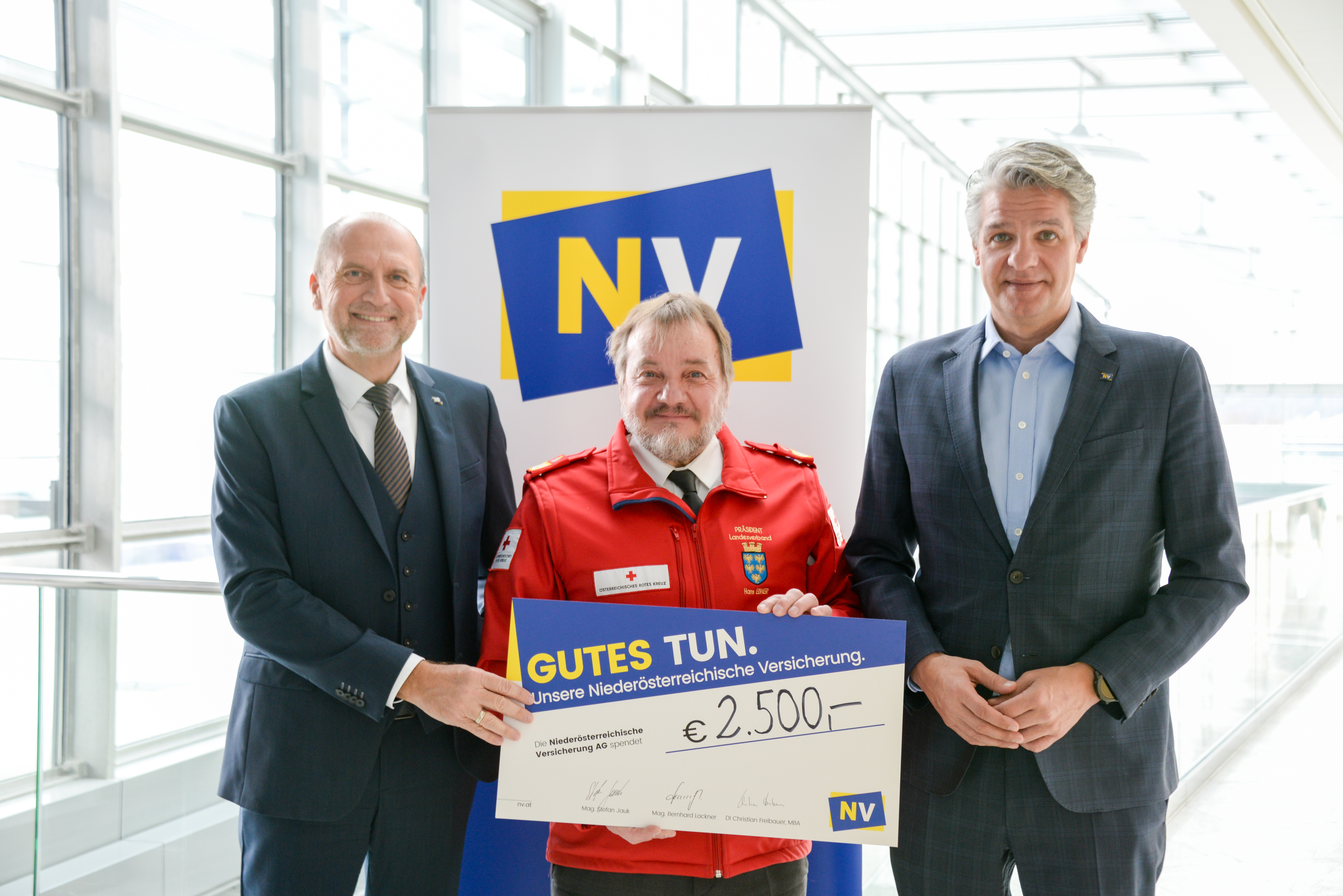 © nv Spendenübergabe Niederösterreichische Versicherung