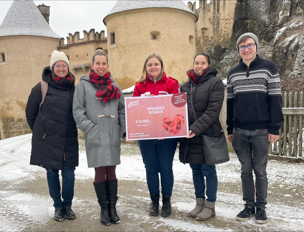 Spendenübergabe Benefizonzert S(w)ingin'Voices