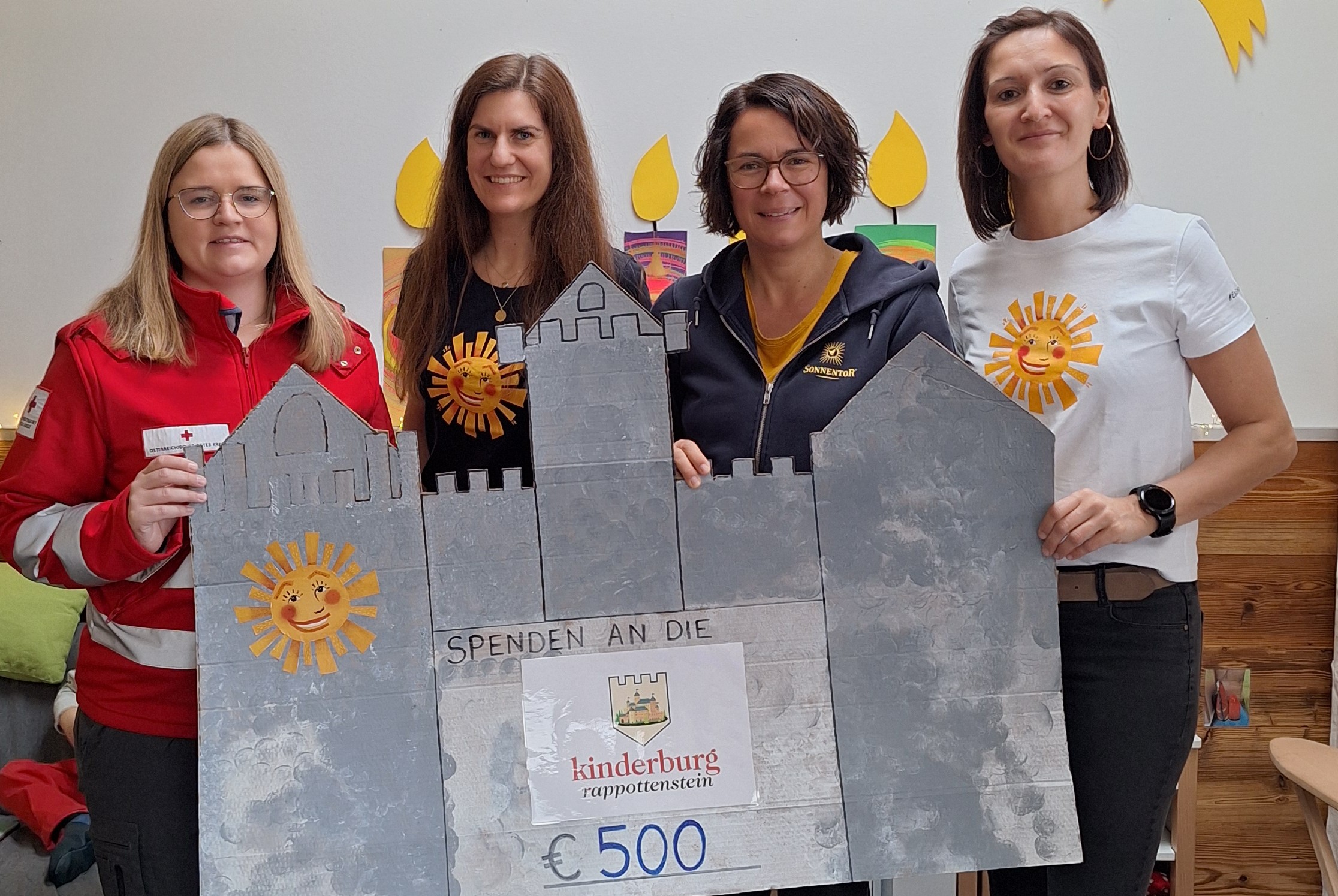 Spendenübergabe Sonnenscheinchen