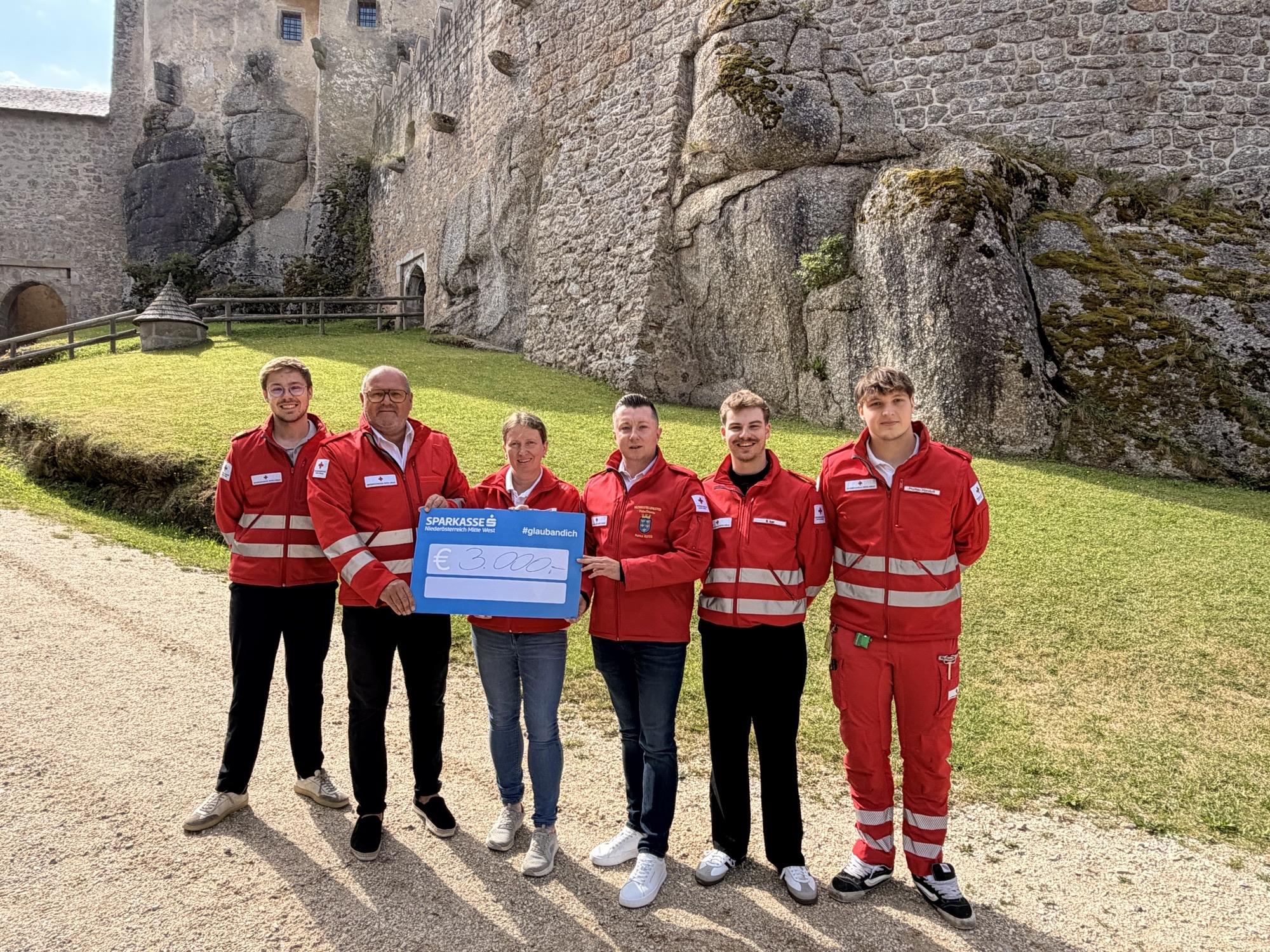 Rotes Kreuz Ybbs sammelt beim Charity Rave für die Kinderburg