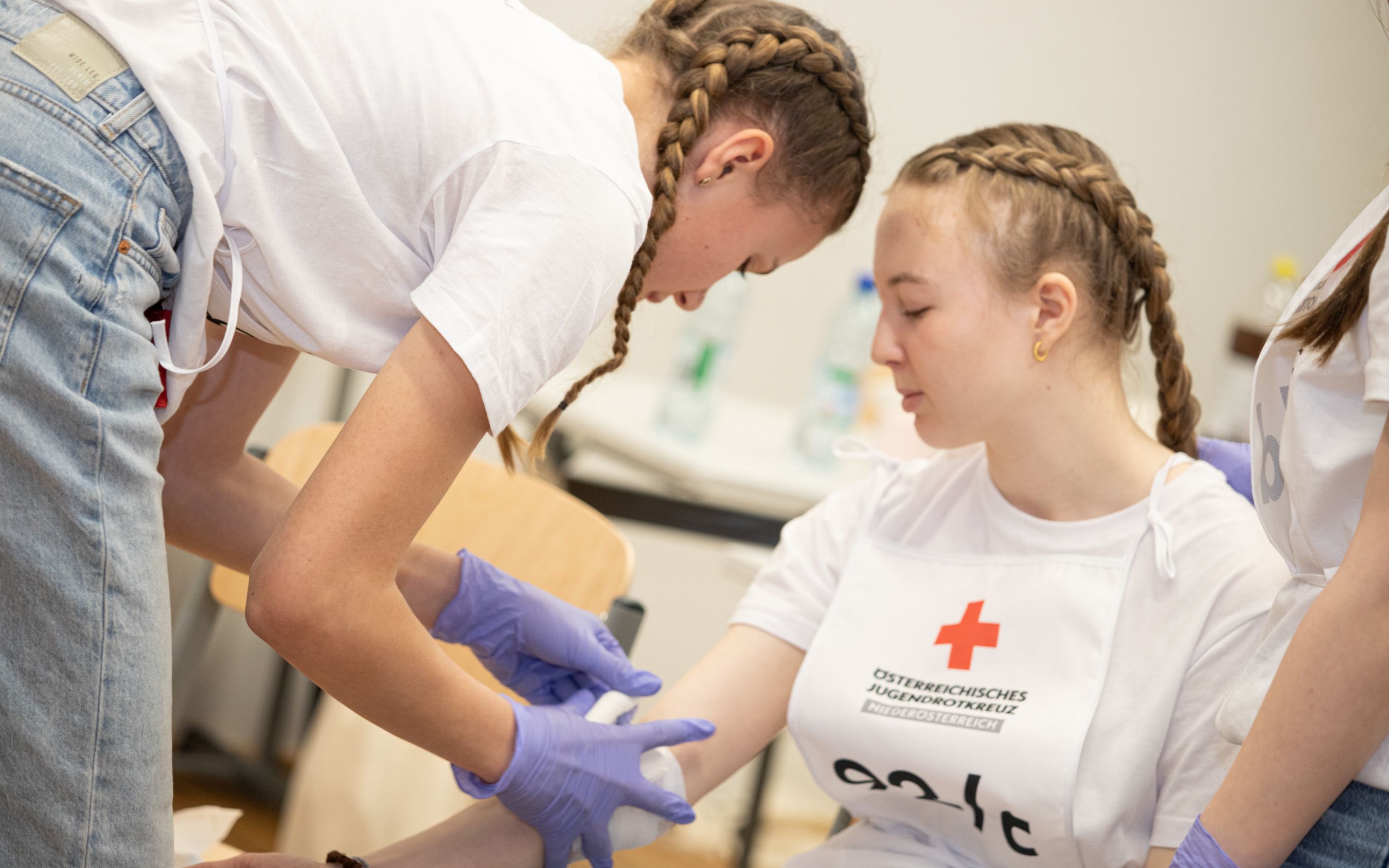 © RKNÖ Erste Hilfe - Verband anlegen
