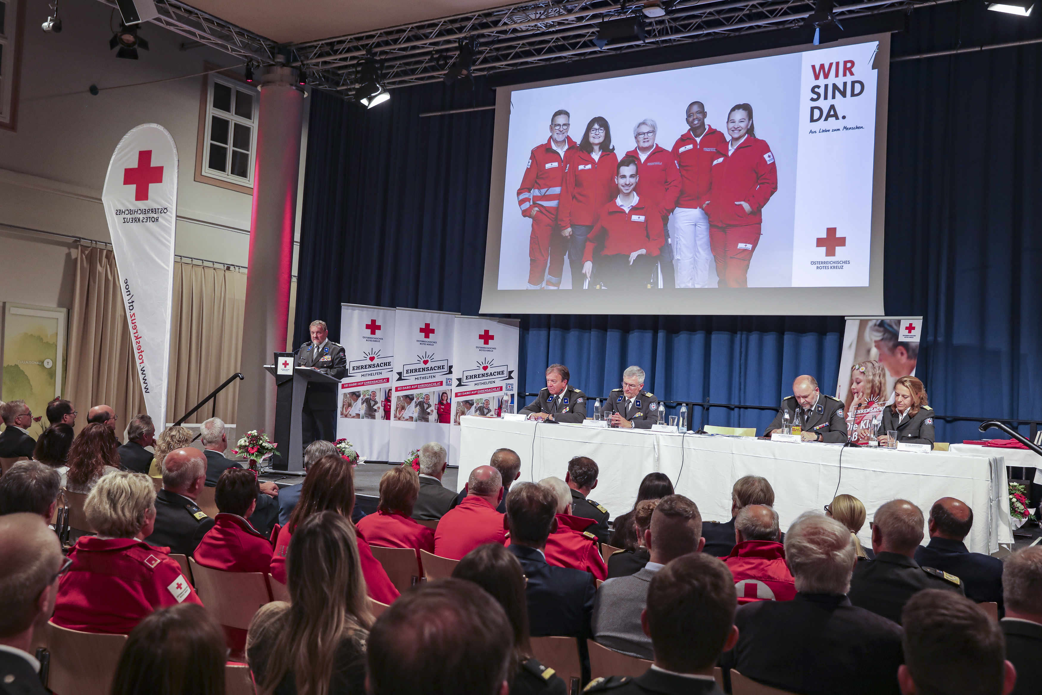 Foto der Bühnengäste der Generalversammlung