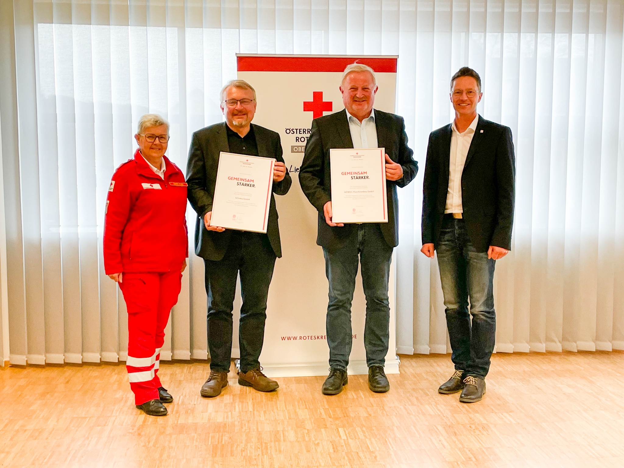 Urkundenübergabe Unternehmenskooperation Schinko & Göweil
