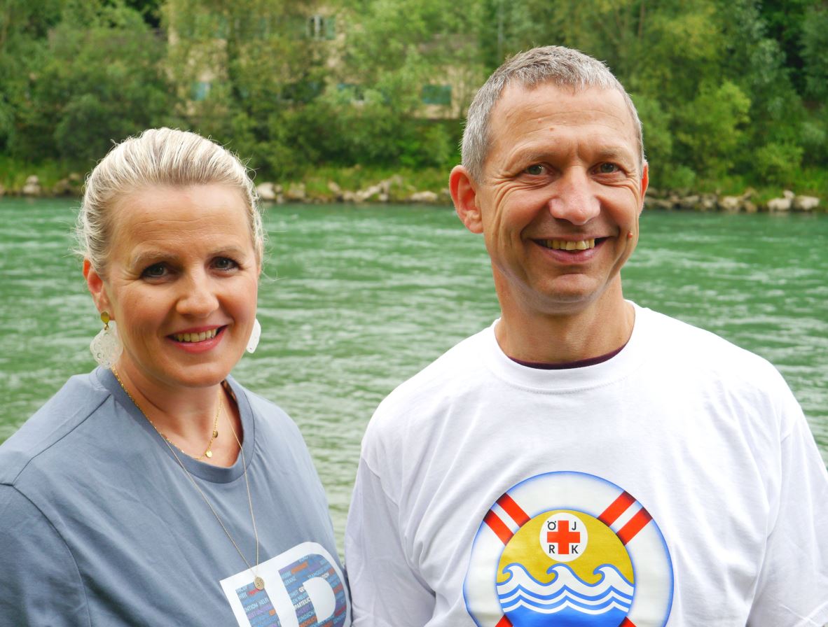 Schwimmreferent Konrad Stögbauer mit Alexandra Vorderwinkler