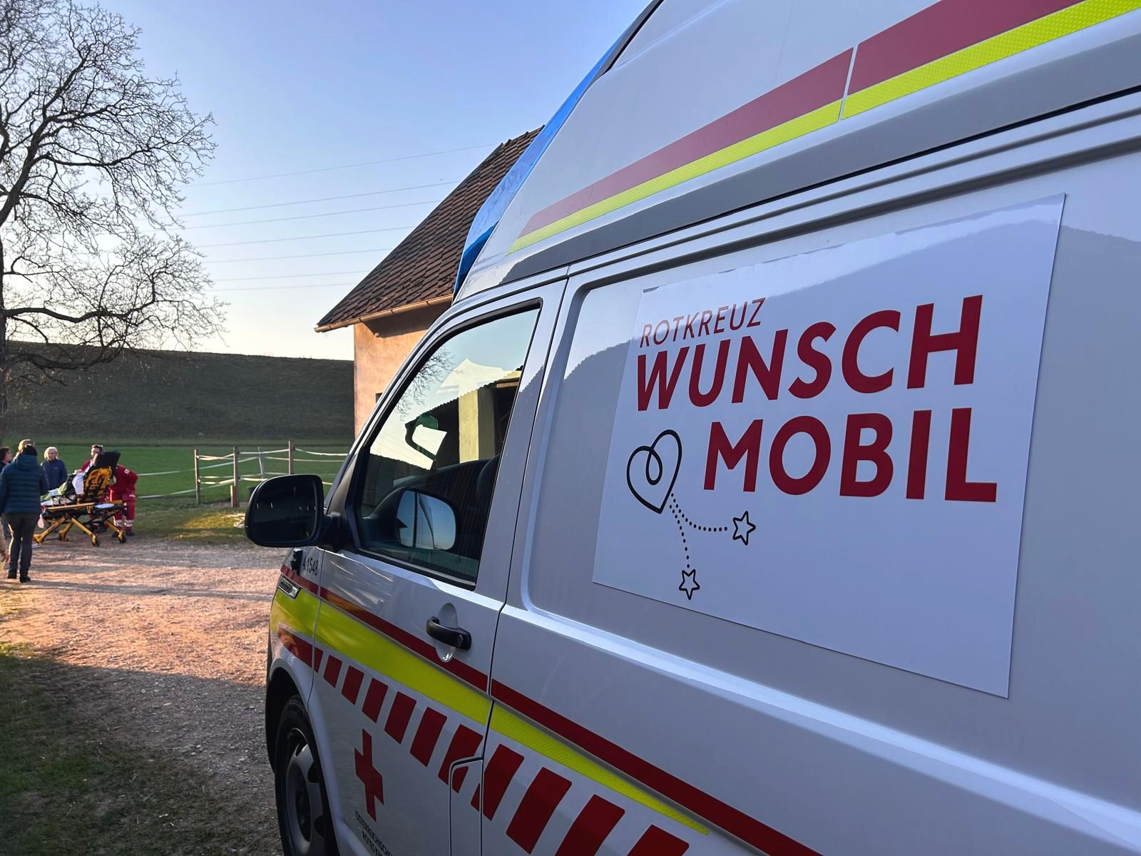 Wunschmobilfahrt - Fahrzeug Rotes Kreuz