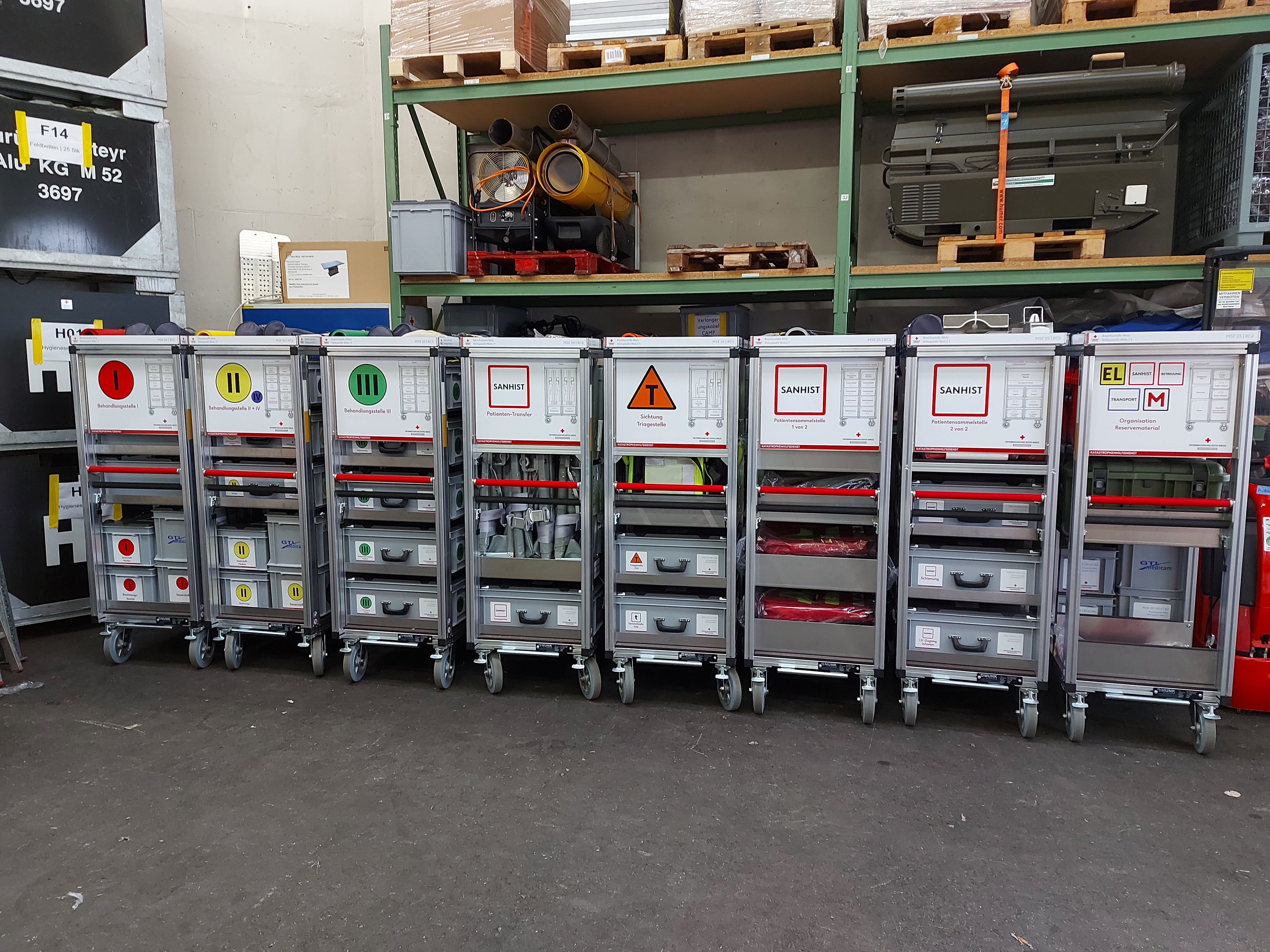© RK Wels Container aus Alu-Profilen mit farbigen Aufschriften