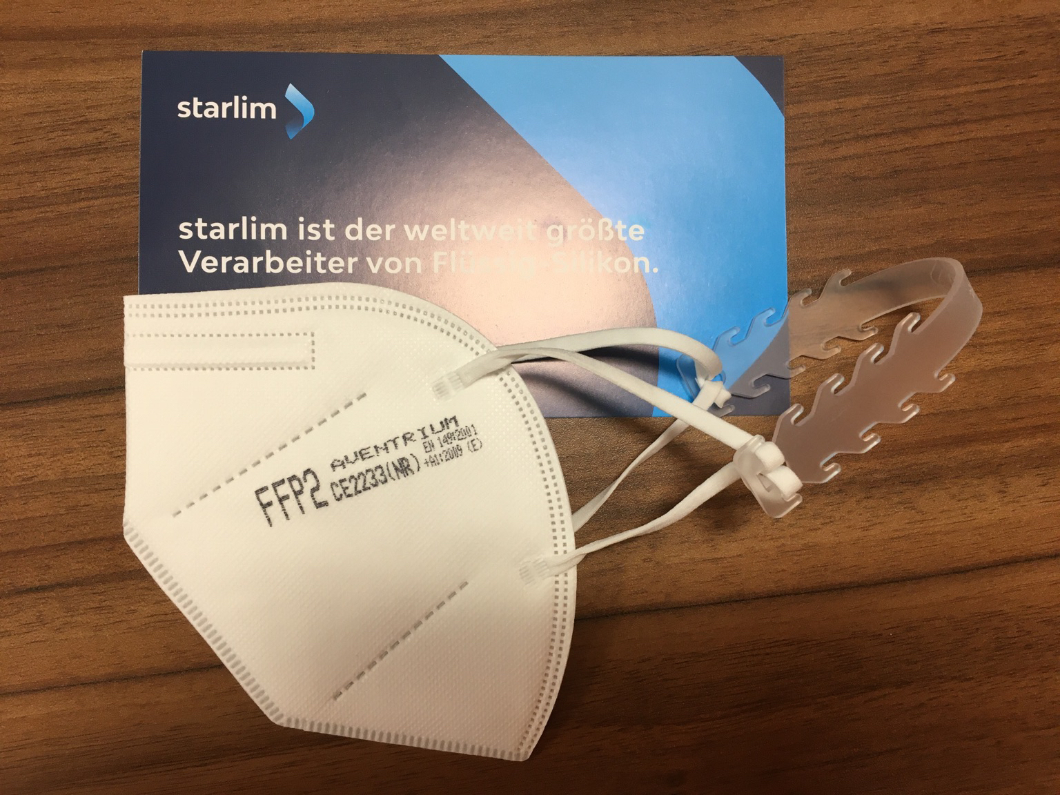 © Rotes Kreuz Wels Silikon-Maskenband von Starlim an einer FFP2-Maske