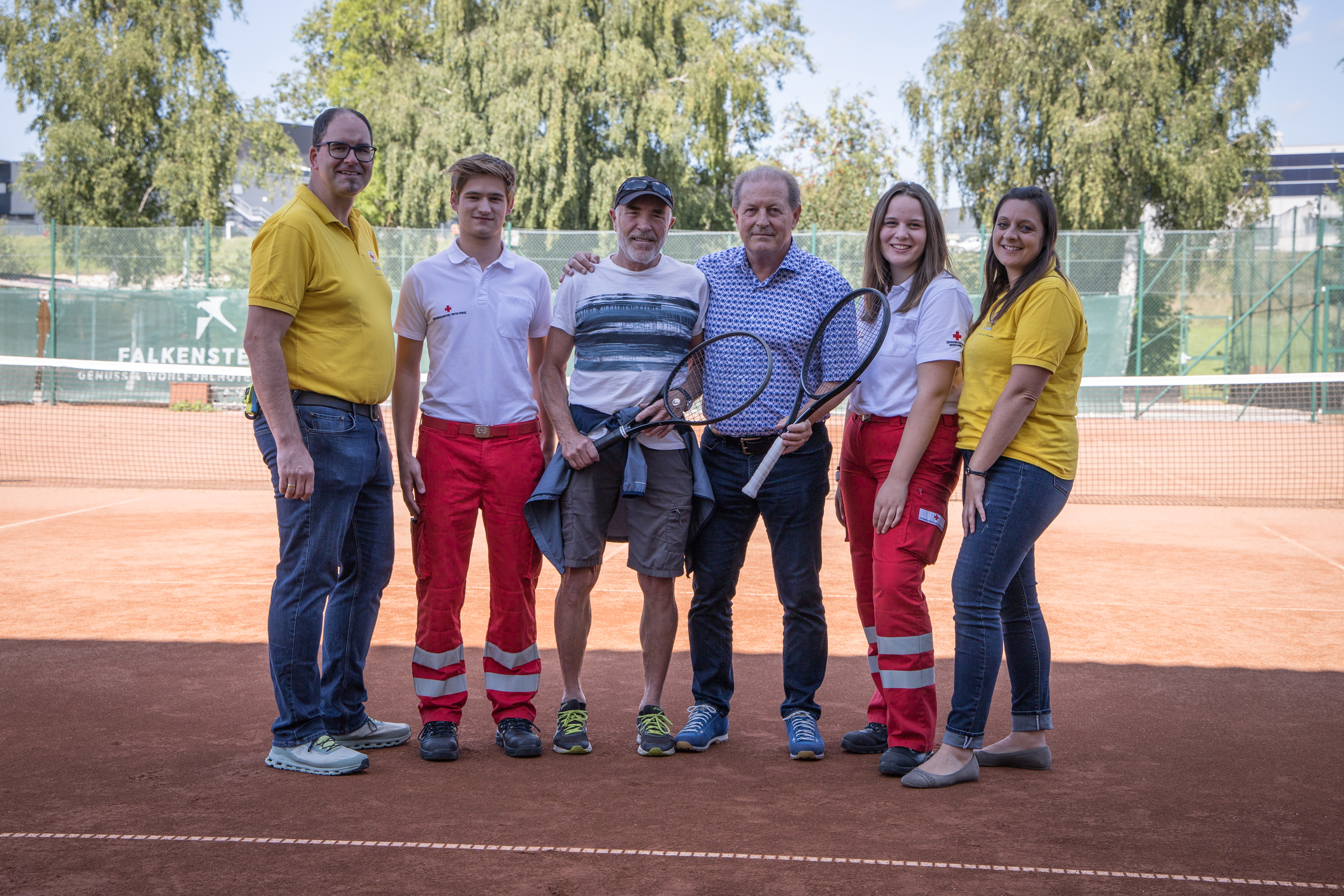 (v.l.): Martin Gossenreiter, Laurenz Vierlinger, Ersthelfer Johann Rehberger, Franz Hochreiter, Franziska Nimmervoll und Theresa Gossenreiter.