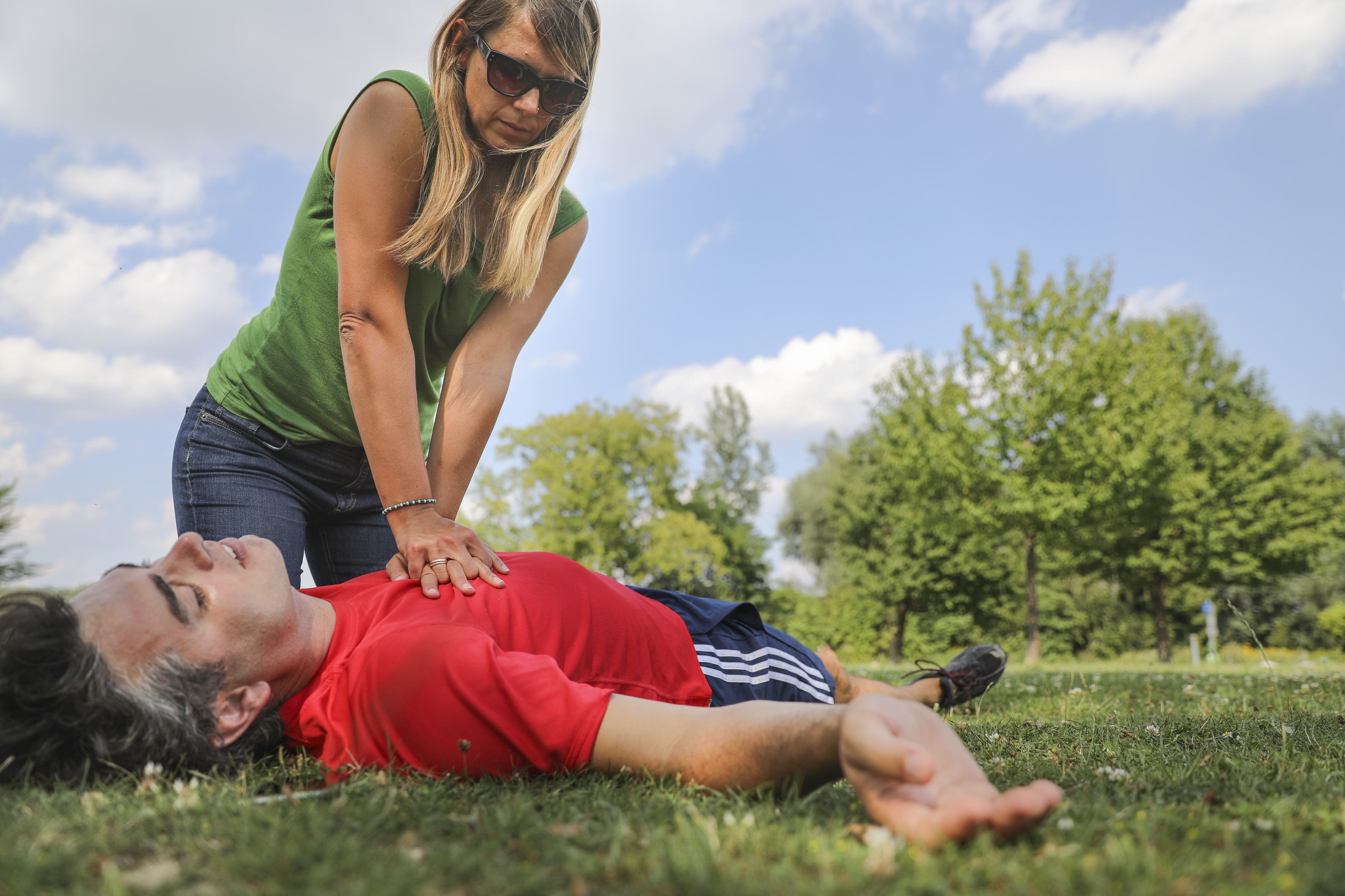 Herzdruckmassage-jetzt-erstehilfe - © Österreichisches Rotes Kreuz (ÖRK) / Markus Hechenberger