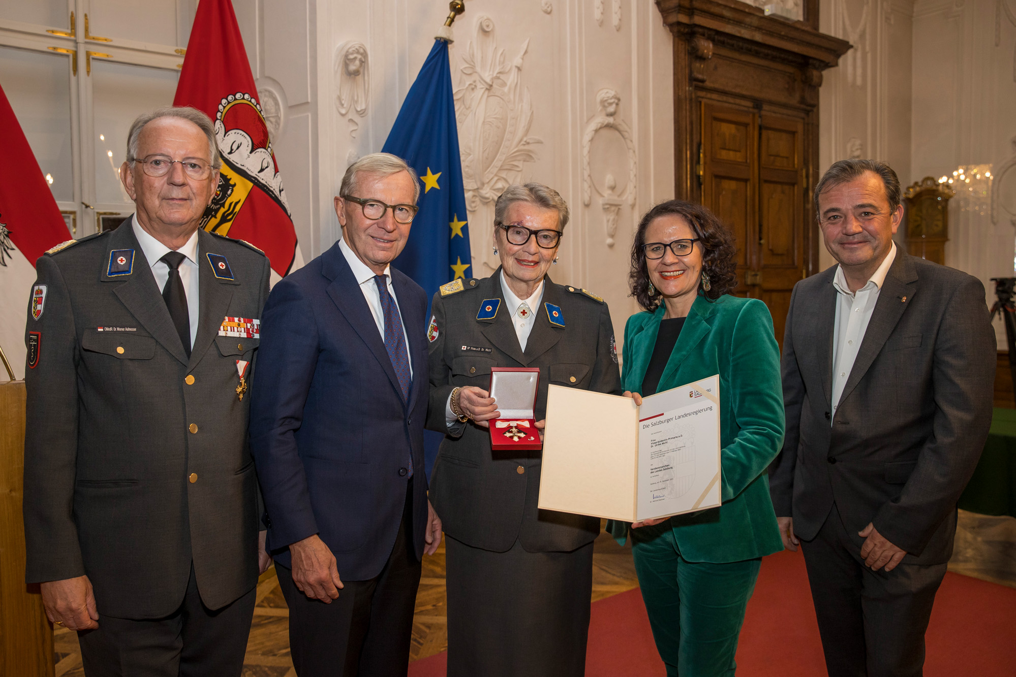Im Bild: Rotkreuz-Präsident Dr. Werner Aufmesser, Landeshauptmann Wilfried Haslauer, Primaria a.D. Dr. Ulrike Michl, Landesrätin Daniela Gutschi, Landesrat Christian Pewny.