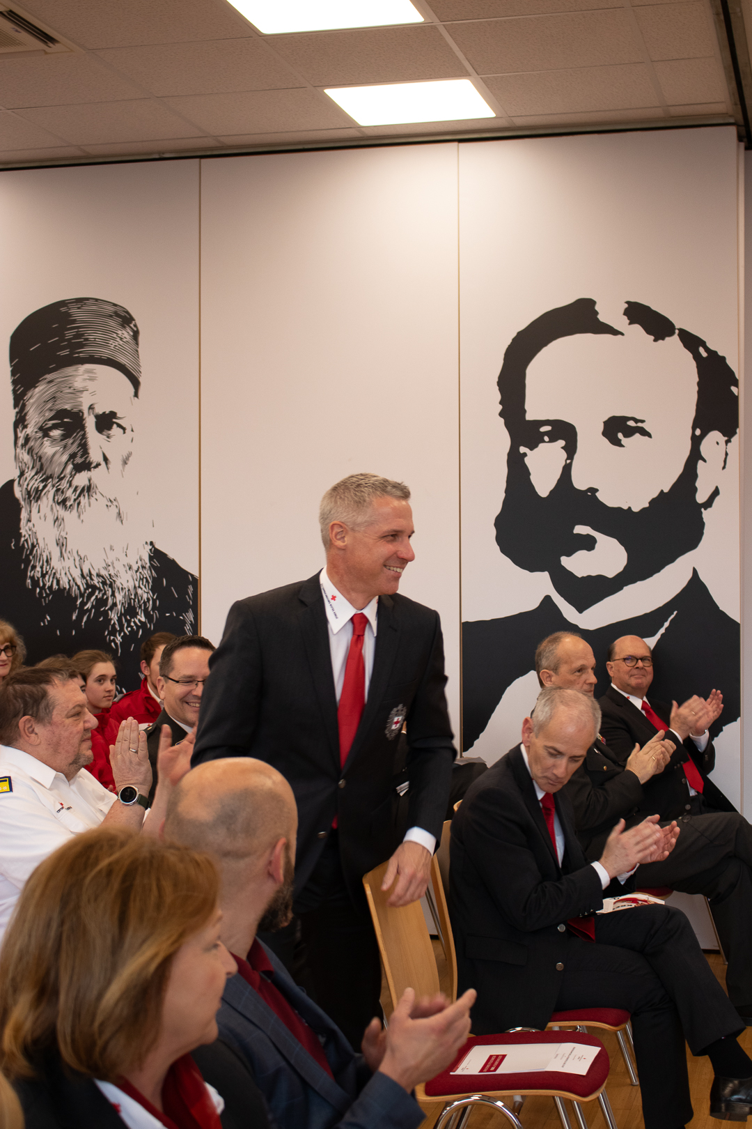 Bezirksrotkreuzarzt Geza Gemes bei der Bezirksversammlung 2024