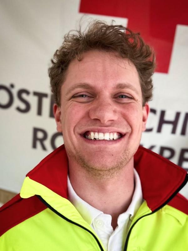 Gabriel Exelin Rotkreuz-Einsatzuniform.