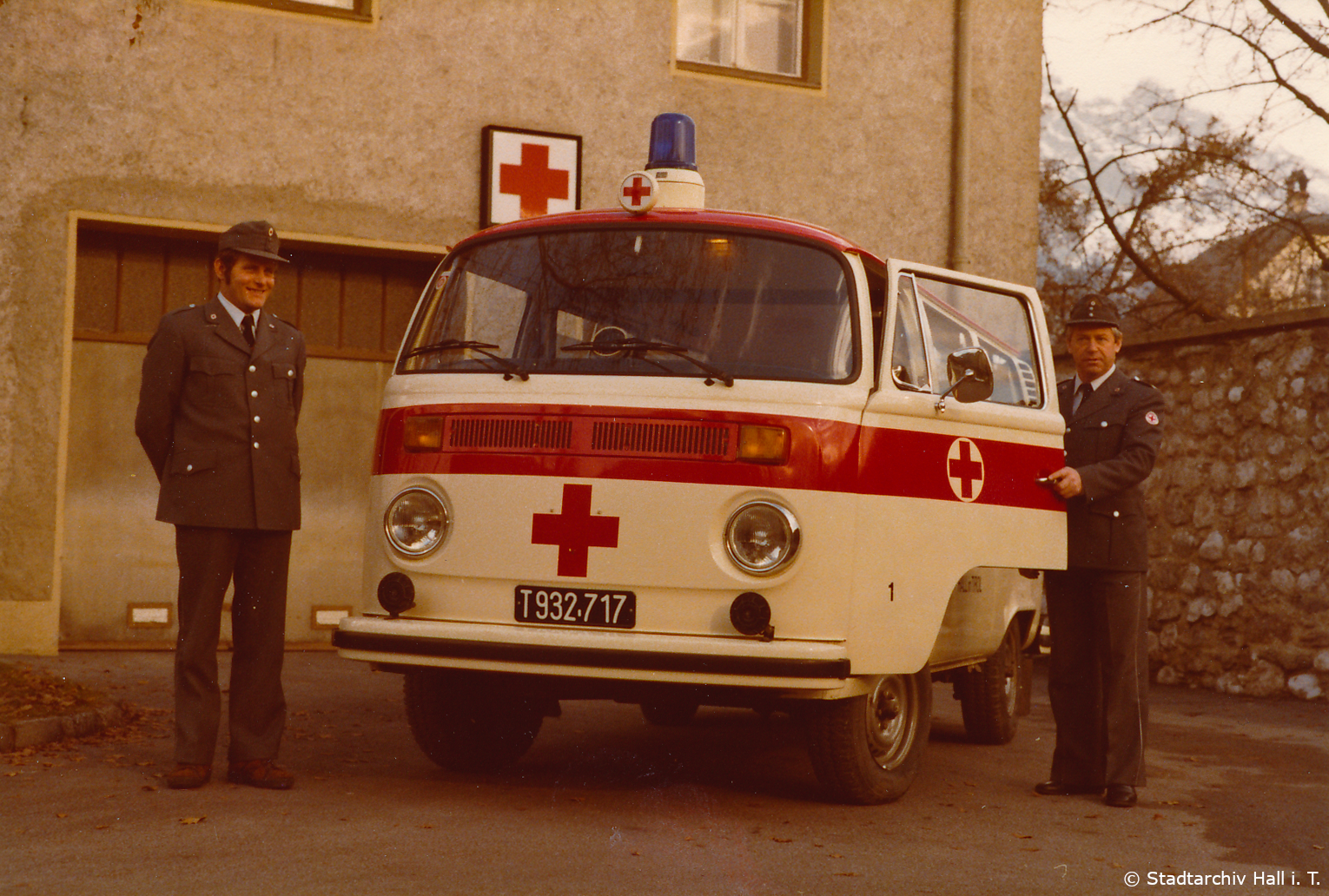 Historischer RTW auf VW T1 Basis mit Sanitätern