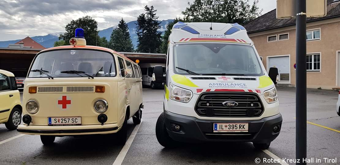 Historischer RTW auf VW T1 Basis trift RWT auf FORD Transit