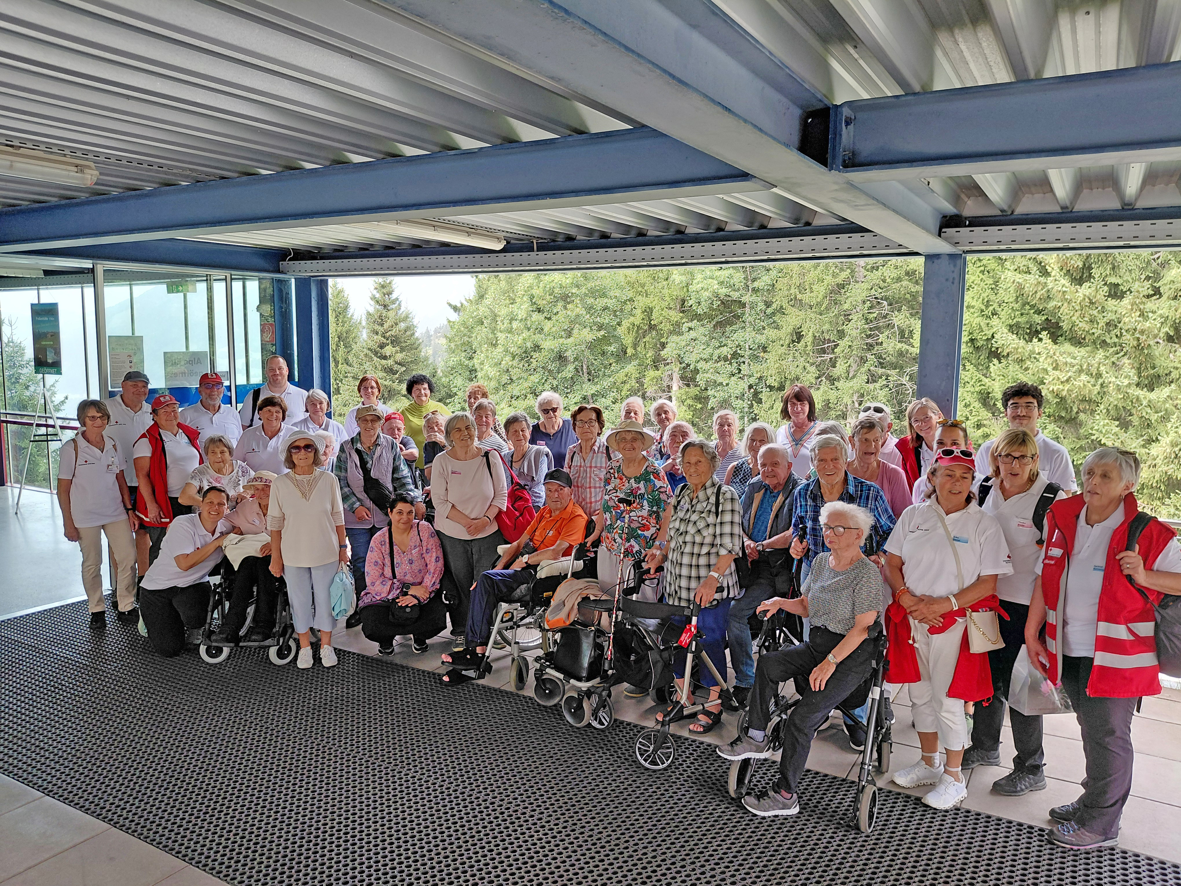 Die gesamte motivierte Reisegruppe.